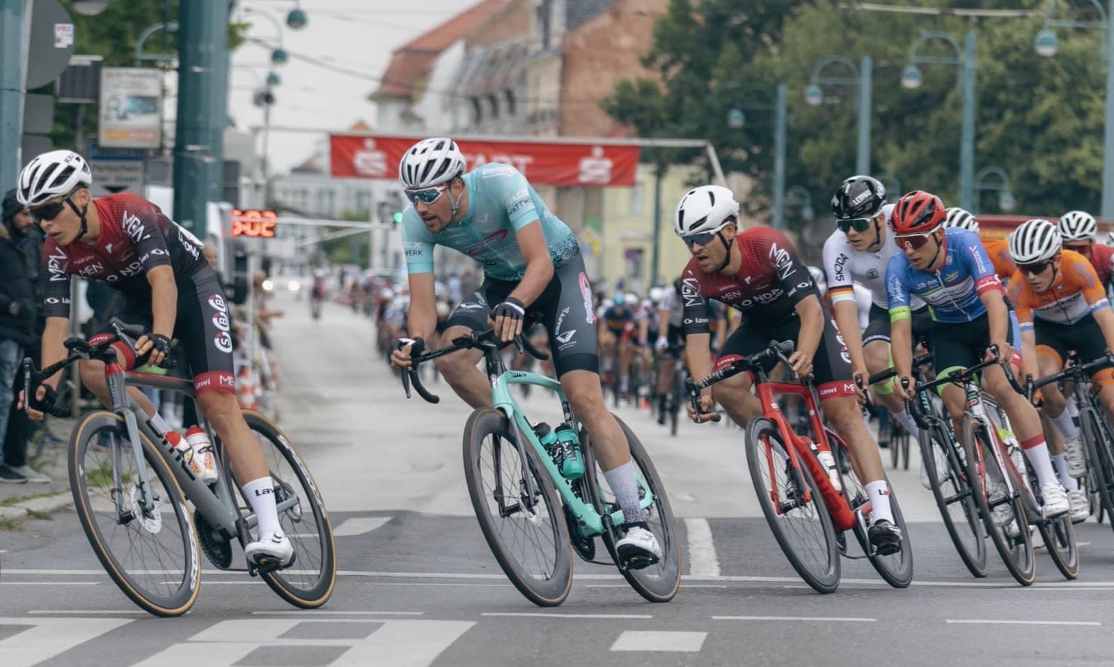 Zielsprint mitten in der Stadt, Zuschauer am Streckenrand